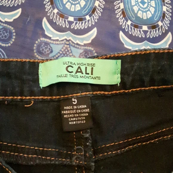 Size 5 Ultra high rise dark wash shorts - Picture 6 of 8